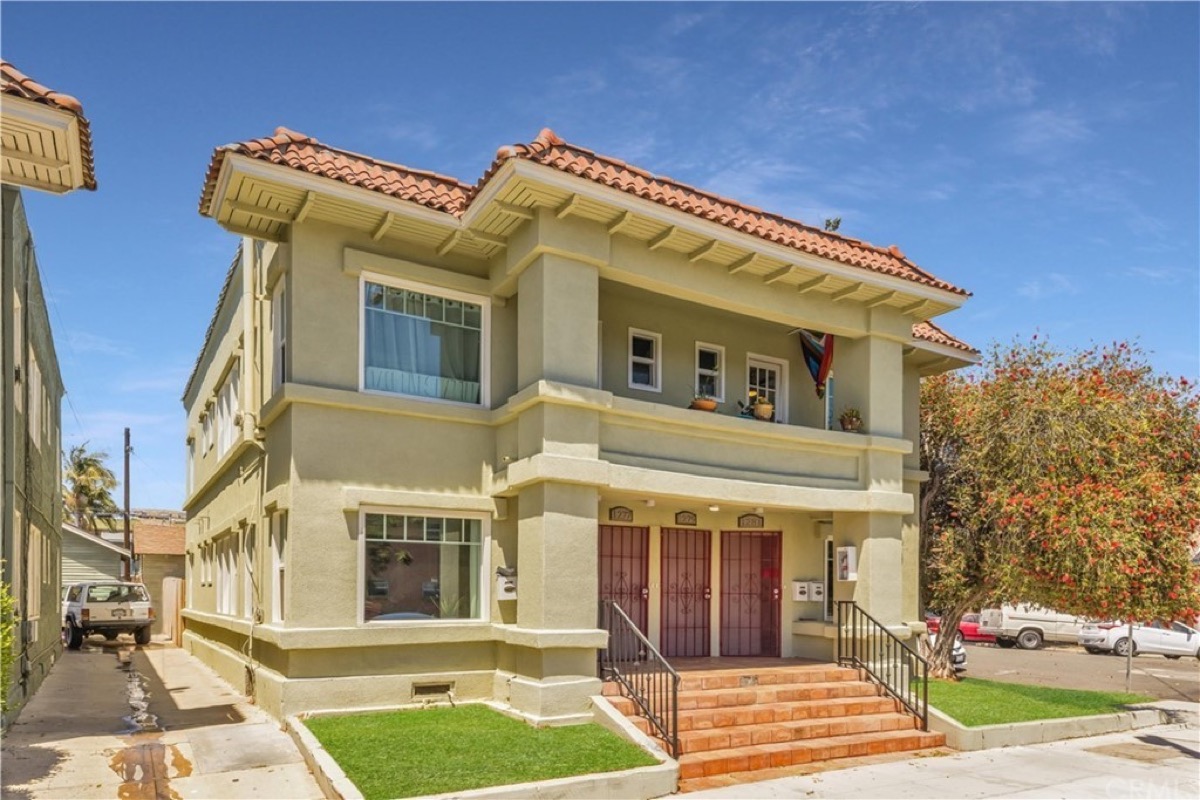 1275 E Broadway property photograph