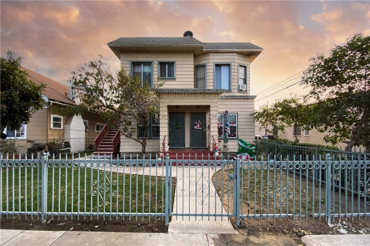 424 W 9th Street property photograph